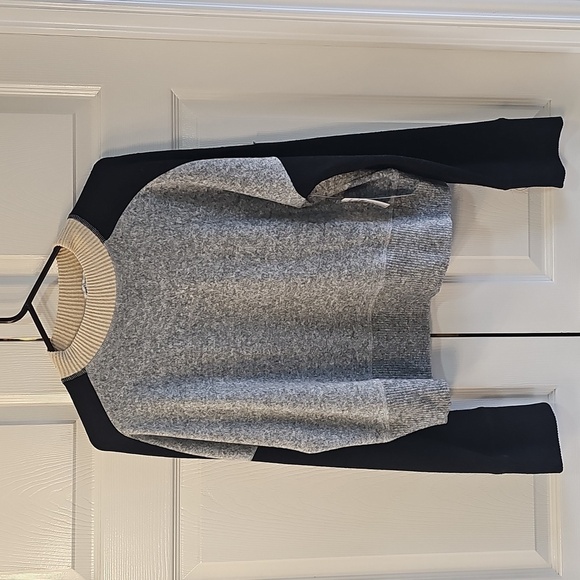 NWT Sweet Romeo Colorblock Crew Neck Pullover Sweater Large - Picture 3 of 15